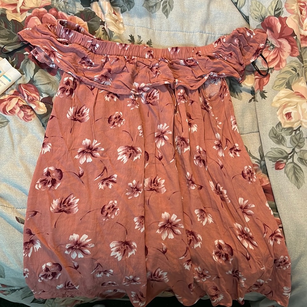 FOREVER 21 Off the shoulder blouse